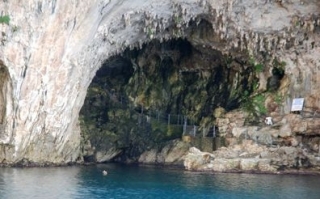 Sentiero nella grotta